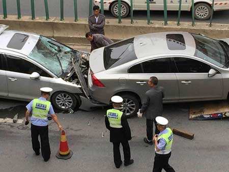 驾驶证有效期满出事故,商业险是否要赔?