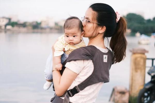 小孩买香港保险如何买，多少钱