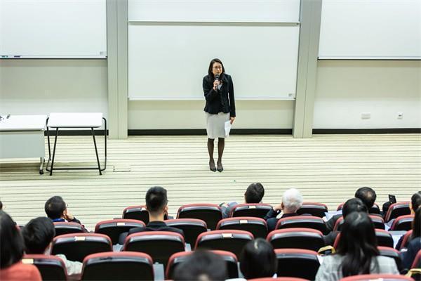 购买香港保险多少钱，多久生效