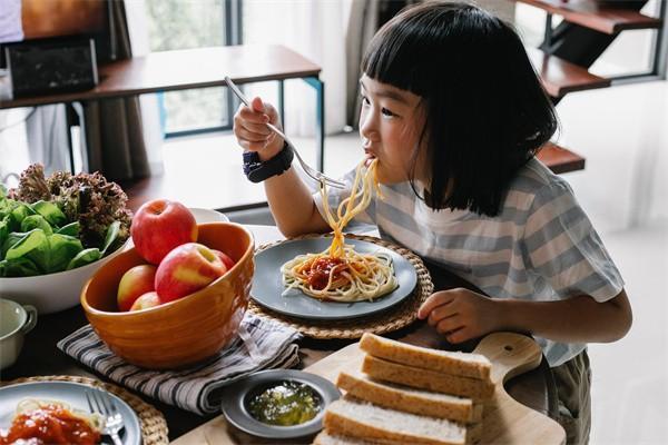 44岁买香港的养老保险合适吗，要买多少年