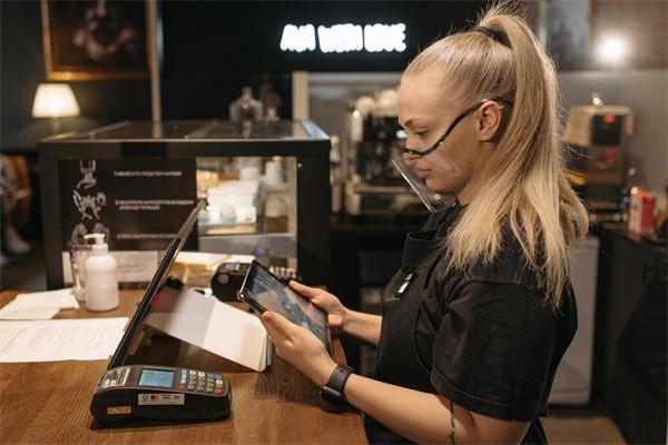 鑫盛17保险退保能拿到多少？退保的流程是什么？
