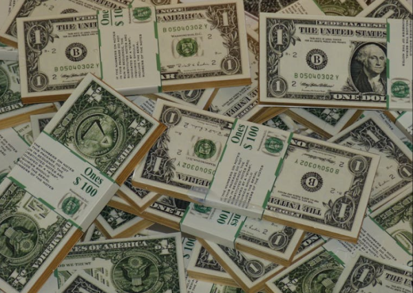 投保人和被投保人分别是什么意思？投保人和被投保人有什么样的权力和义务？